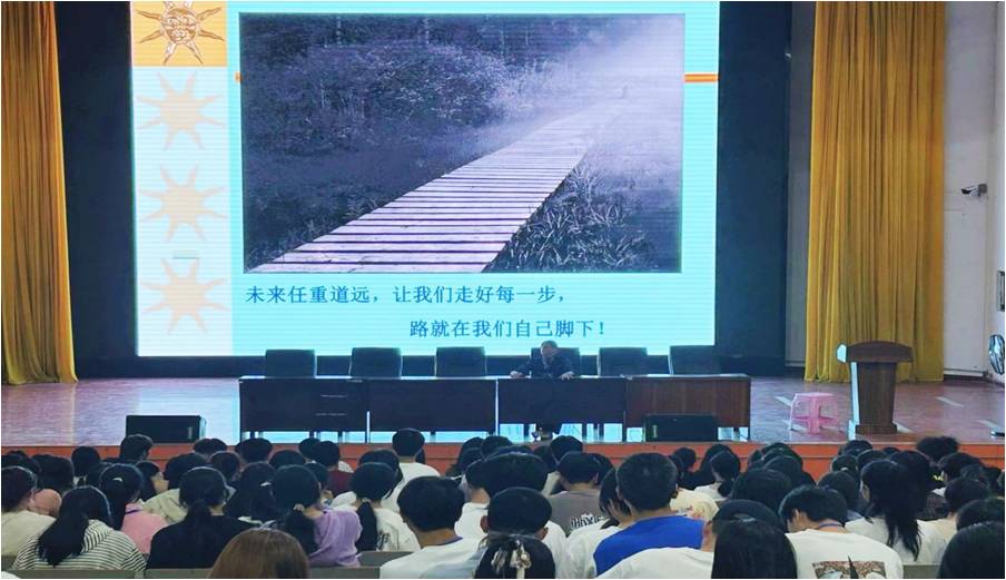 20231017伟德国际BETVlCTOR三会干部素质培训3.jpg